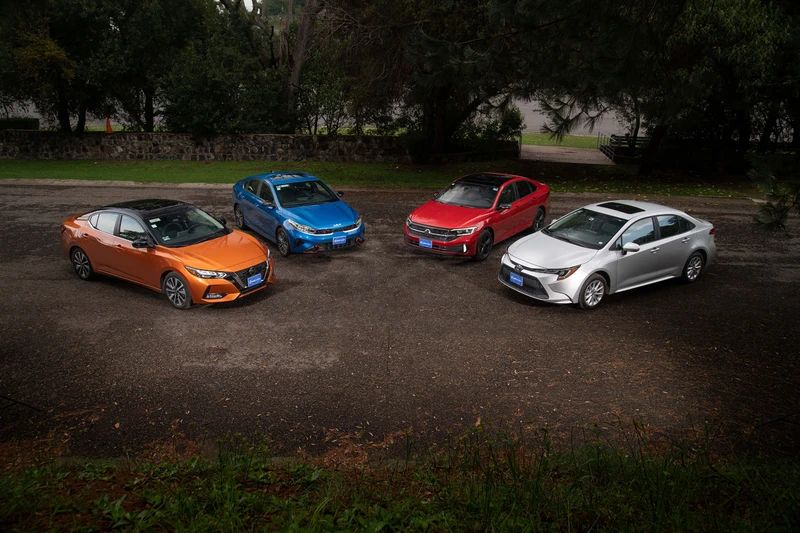 ¿Cuánto cuesta tener una Nissan Sentra, KIA Forte, Volkswagen Jetta o Toyota Corolla?