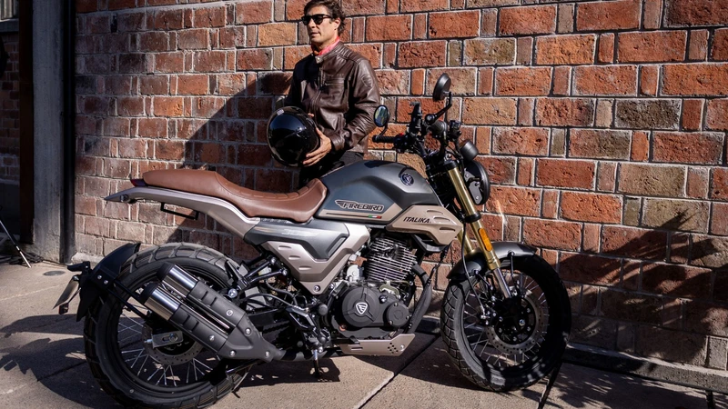 Italika lanza la Firebird 300, una scrambler versátil para ciudad y carretera