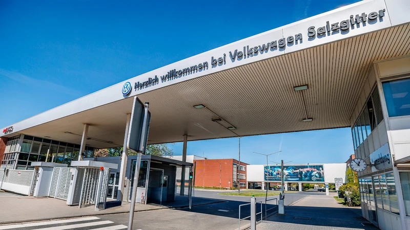 Volkswagen advierte presión sobre fabricantes europeos por competencia china y electrificación