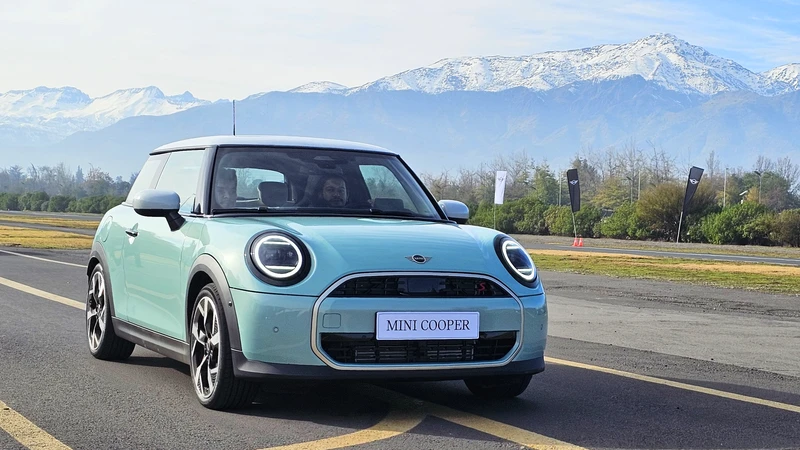 MINI lanza en Chile la nueva generación del hatch de 3 puertas