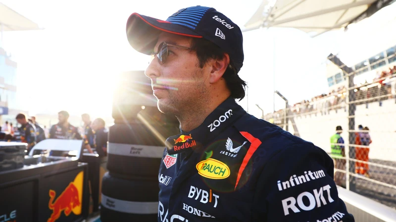 Checo Pérez, en pláticas con Red Bull para definir su futuro