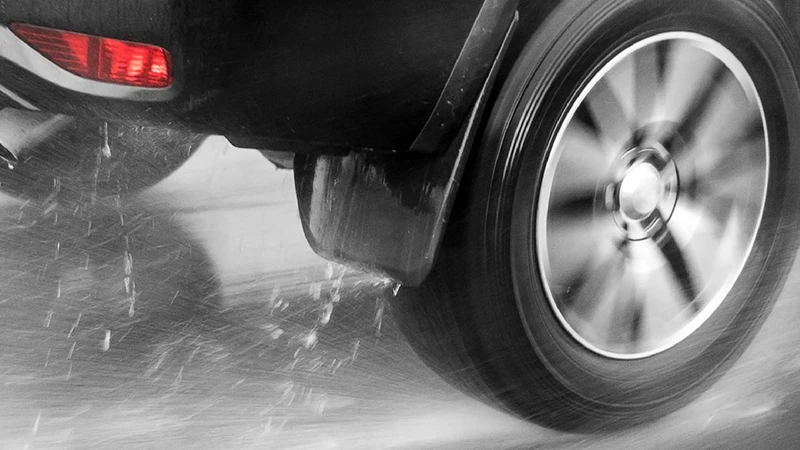 5 tips para conducir durante una inundación