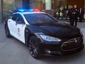 La Policía de Los Ángeles patrulla con un Tesla Model S
