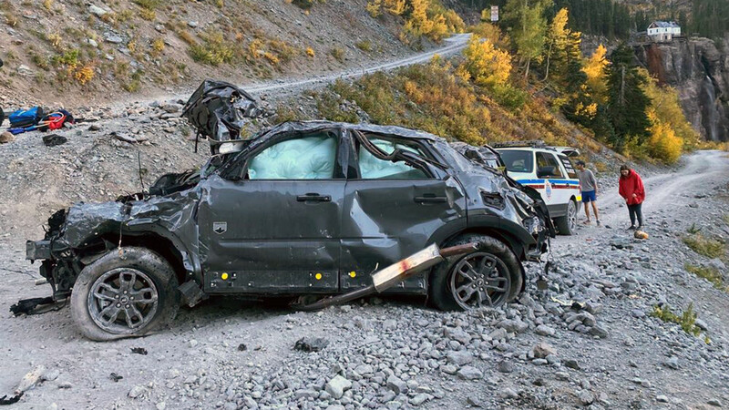 Crash test natural: así queda un Ford Bronco Sport al caer de una montaña