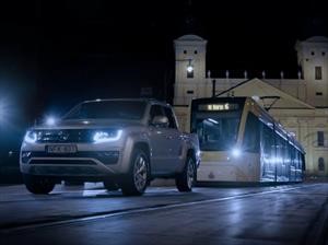 Puro torque: Volkswagen Amarok V6 remolca un tranvía