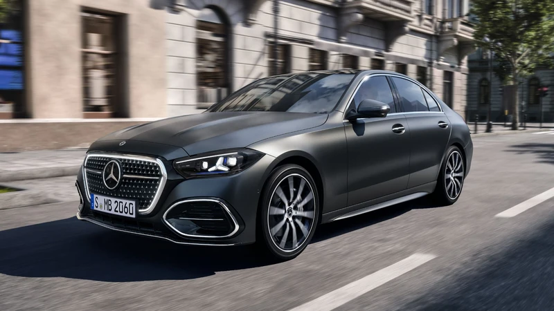 Mercedes-Benz actualiza el Clase C 2026 con IA, nuevos motores y más confort