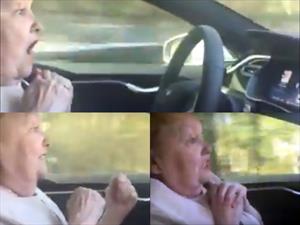 Video: cómo aterrorizar a la abuela con un Tesla