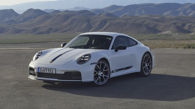 Porsche 911 Carrera T 2025: la versión más pura en la que el manejo a la antigua es lo importante