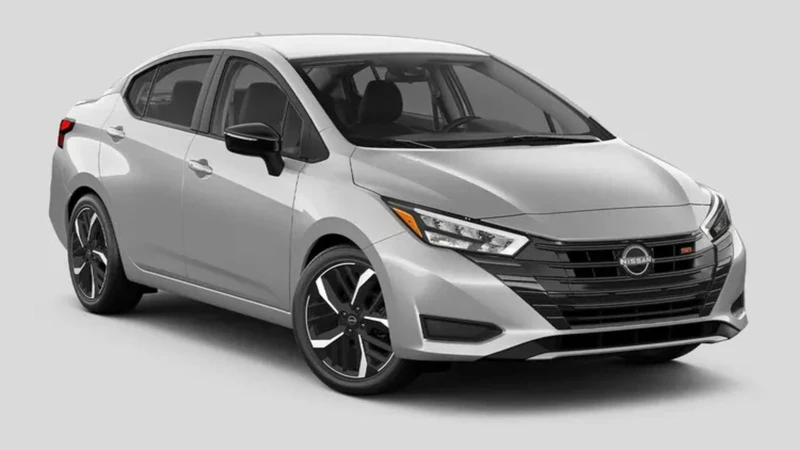 Antes de que llegue la nueva generación, el Nissan Versa 2025 baja de precio en México