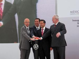Volkswagen inaugura su planta de motores en Silao