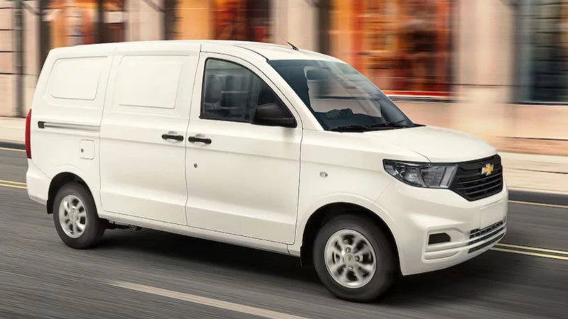 Chevrolet Tornado Van 2024 llega a México, ahora sin medallón trasero, conoce su precio