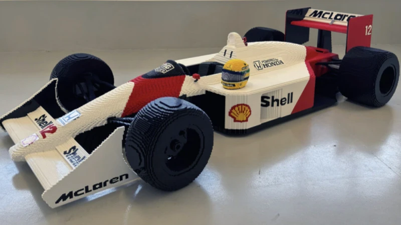 Lego rinde homenaje a Ayrton Senna con un MP4/4 de 1988 escala 1:1