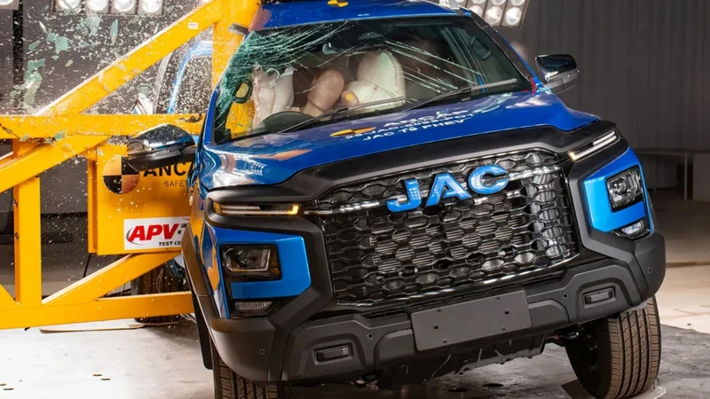 La JAC T9 Hunter PHEV 2026 recibe 5 estrellas en las pruebas de seguridad de ANCAP