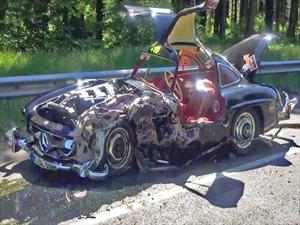 Desastre: Mercedes-Benz 300 SL Alas de Gaviota resulta totalmente dañado