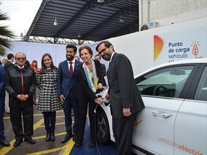 CGE inaugura su primer punto de carga para autos eléctricos en Antofagasta