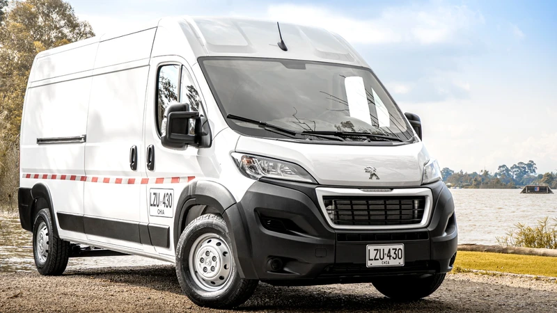 Nueva Peugeot Boxer: espaciosa, versátil y competente para el trabajo