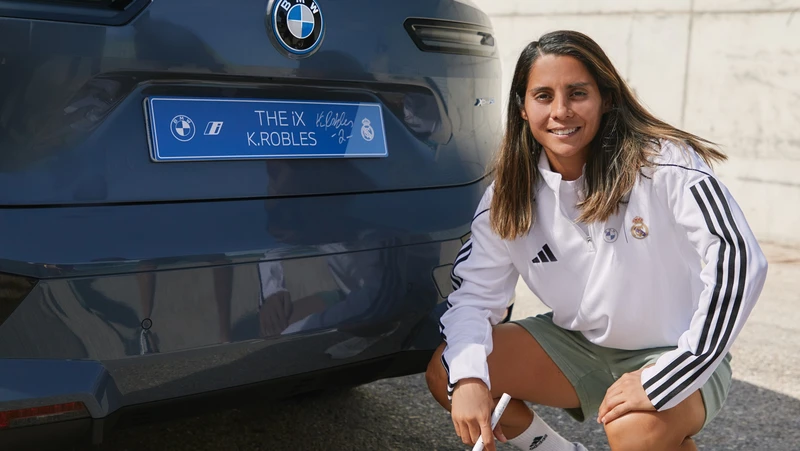 BMW entrega modelos eléctricos al plantel femenino del Real Madrid