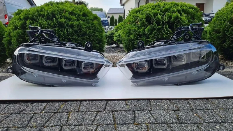 Con los faros de un Bugatti Chiron te comprás un 911