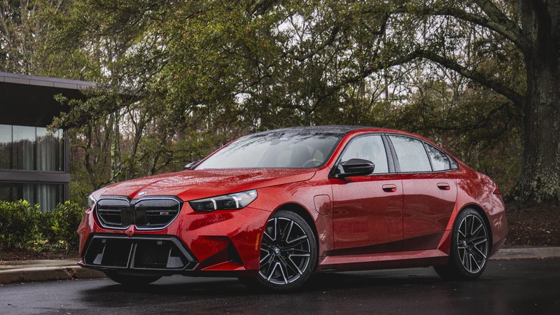 BMW M5 2025, primer contacto: más que un sedán deportivo, ahora es un súper sedán de más de 700 hp