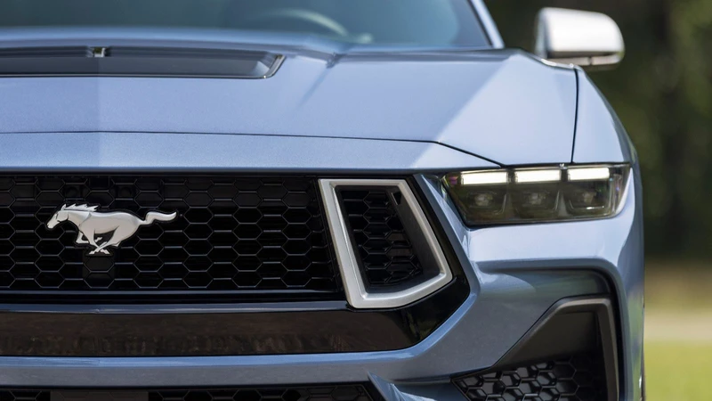 ¿Hay rumores de un Ford Mustang de 4 puertas? Esto es lo que sabe o (rumorea)