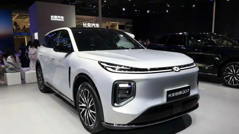 Shanghai 2025: el Changan Qiyuan Q07 ofrece movilidad eléctrica y rango extendido