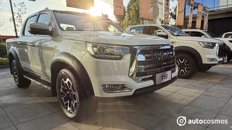 JAC relanza su familia de camionetas T8 con un nuevo motor Isuzu