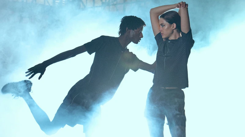 Cupra traslada su ADN a la moda deportiva