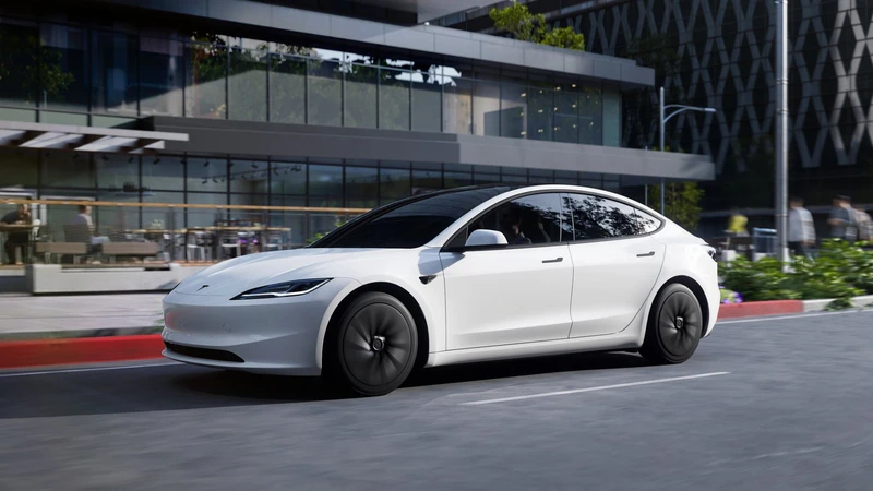¿No te acostumbras a los botones del Tesla? Ahora puedes traer de vuelta la palanca