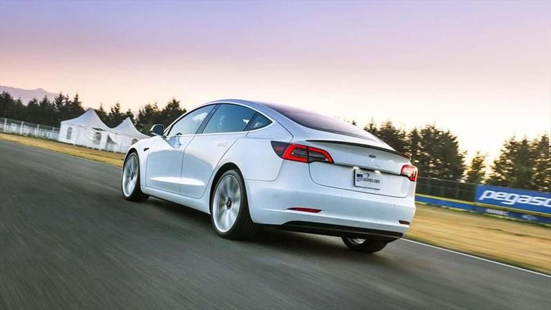 Tesla contará con un servicio de conducción 100% autónoma por suscripción