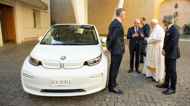 BMW i3, el nuevo regalo del Papa Francisco