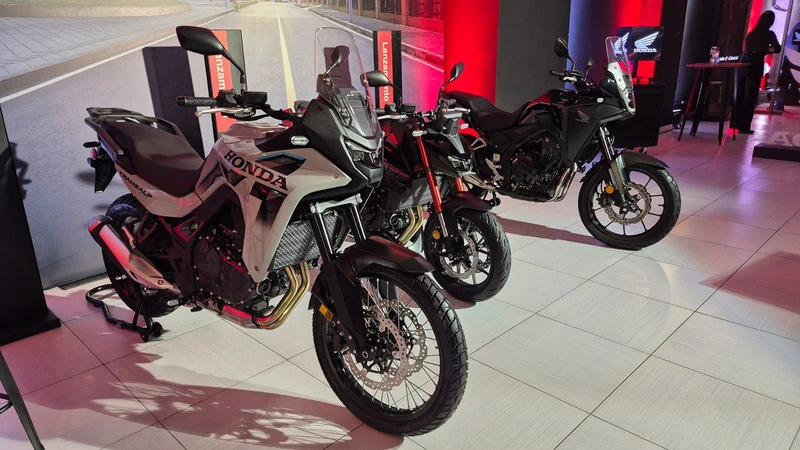 Honda Motos presentó tres icónicos modelos equipados con su embrague electrónico E-Clutch