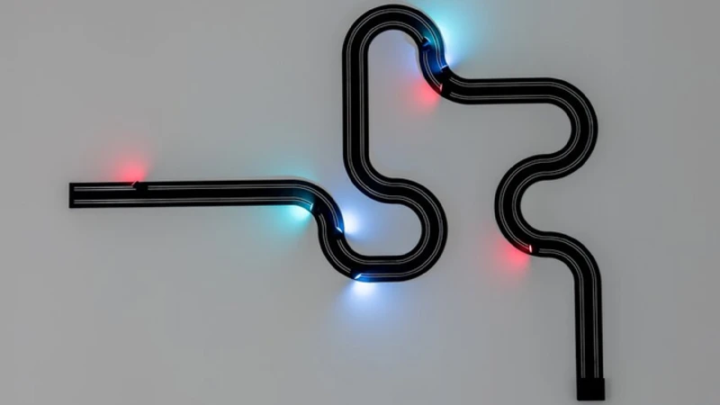 Race of Lights, la lámpara hecha con pistas Scalextric