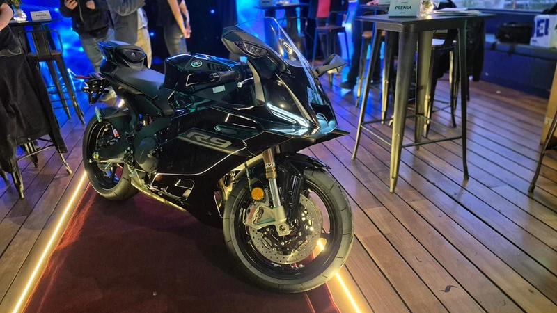 Ya está en Chile el buque insgnia de la gama R de Yamaha: la R9