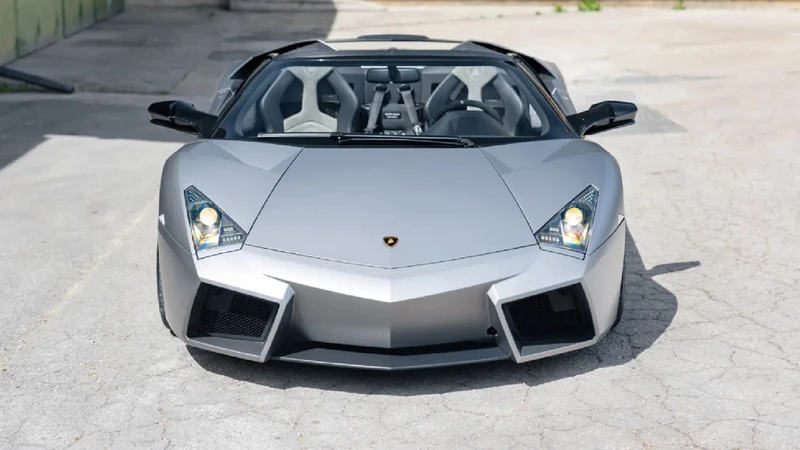 Sale a subasta uno de los 15 Lamborghini Reventón del mundo