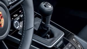 Porsche recapacita y ofrece la opción de transmisión manual en el 911
