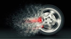 ¿Es cierto que los neumáticos y frenos de un auto contaminan más que el motor?
