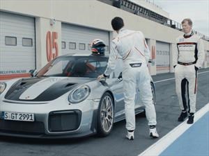  Walter Röhrl y Mark Webber a bordo del Porsche 911 GT2 RS 2018