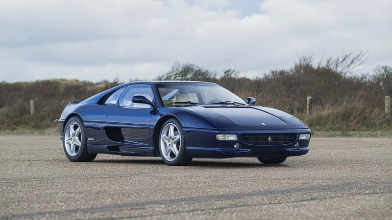 Sentite como Michael Schumacher y comprá su Ferrari 355 GTS