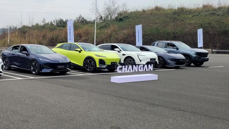 Manejamos en China a los nuevos premium eléctricos anti BMW Y Mercedes