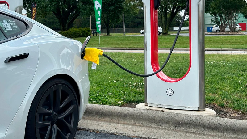 Mitos modernos: una toalla mojada acelera la carga de los autos eléctricos