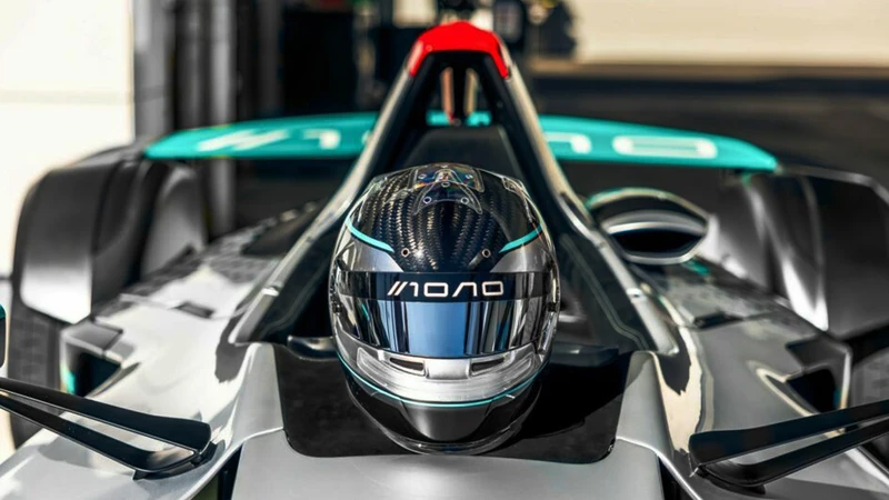 El primer BAC Mono personalizado recuerda al monoplaza Mercedes AMG F1