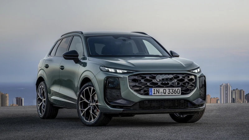 Audi Q3 2026: la nueva generación puede ser híbrida enchufable, más grande y mucho mejor equipada