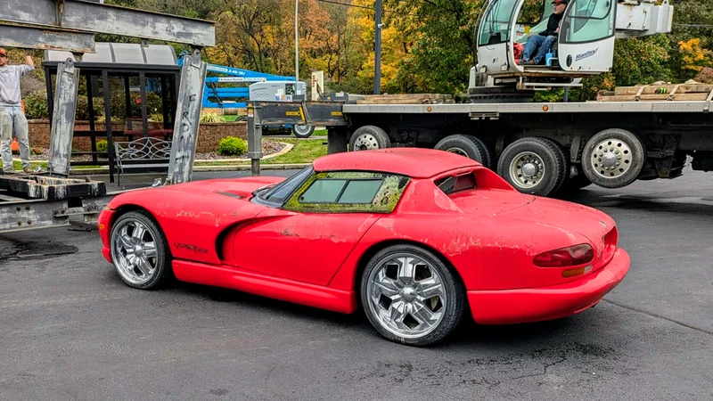 Este Dodge Viper fue un adorno volador por casi 30 años, y así está ahora