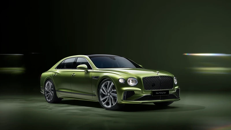 Bentley Flying Spur 2025: un sedán con poder de súper auto y tren motriz híbrido