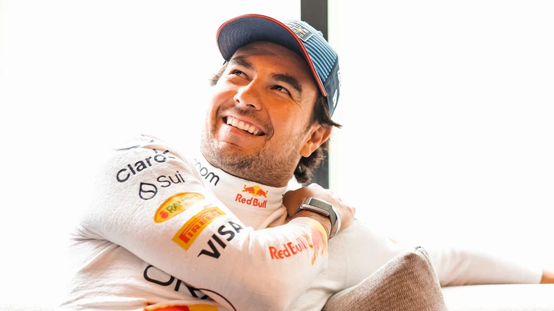 Checo Pérez se queda en Red Bull