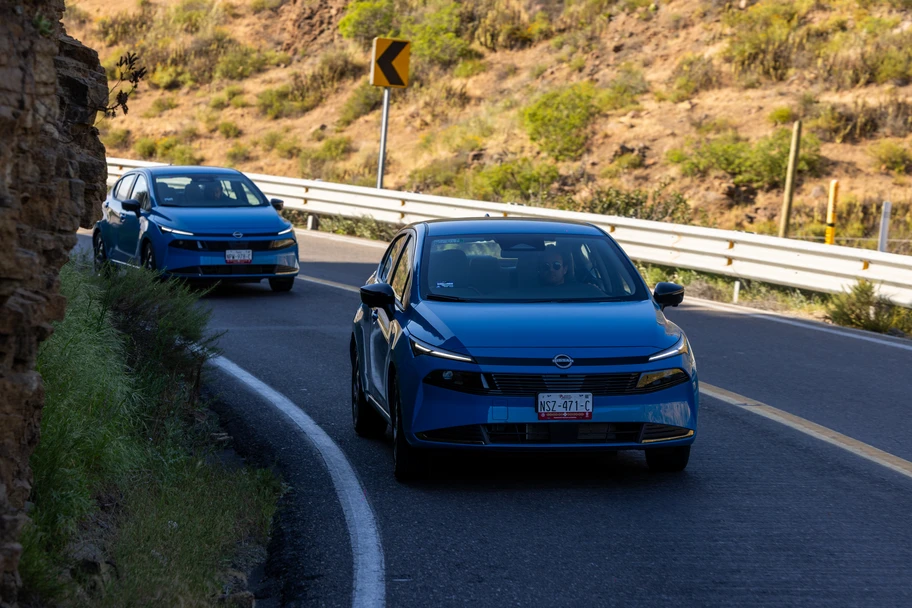 Nissan Versa 2026, primer contacto en México - Autocosmos