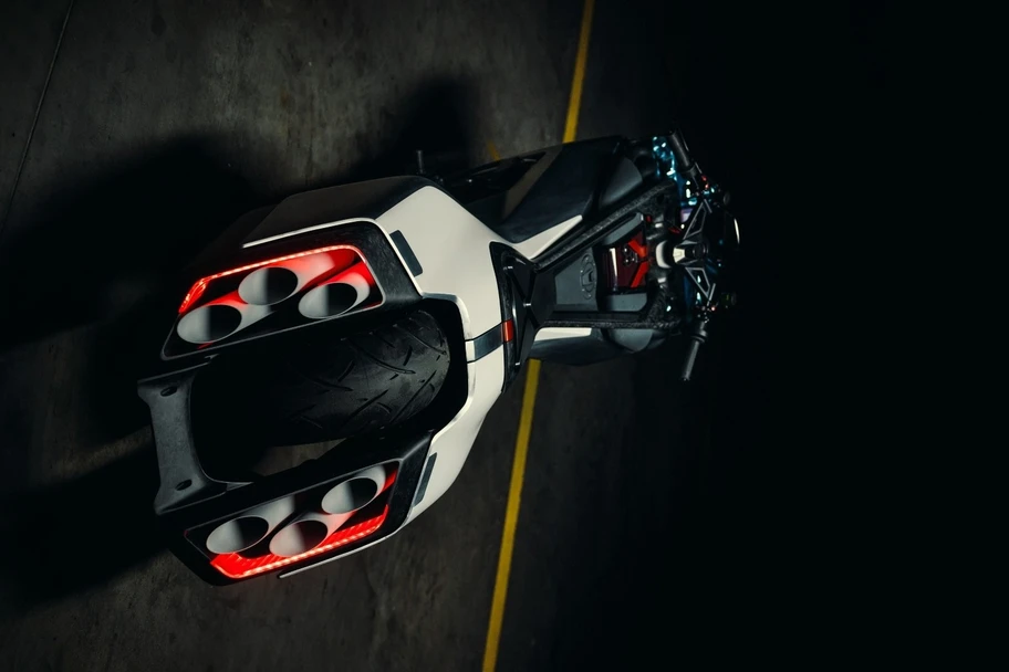 BMW Motorrad Vision K18, la touring inspirada en la aviación y la Fórmula 1 - Autocosmos