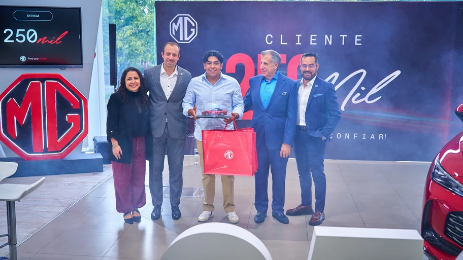MG celebra 250,000 clientes en México - Autocosmos