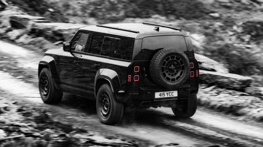 Land Rover Defender Octa Black