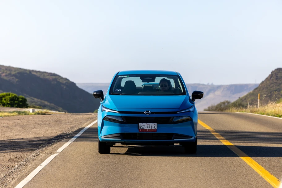 Nissan Versa 2026, primer contacto en México - Autocosmos